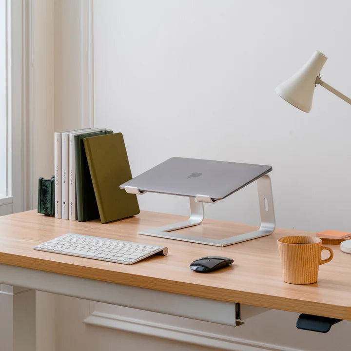 Kompaktowy aluminiowy stojak pod laptopa o stałej wysokości ergonomiczny